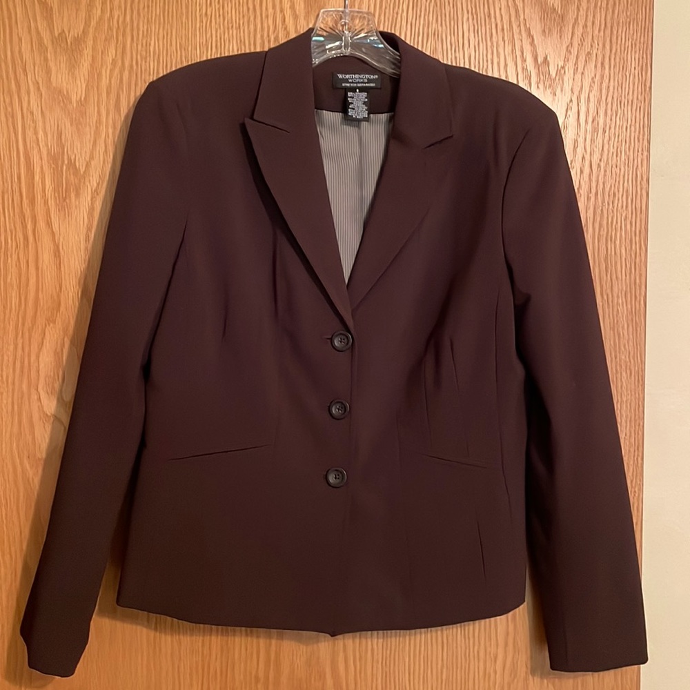 A very nice fitting Worthington works blazer